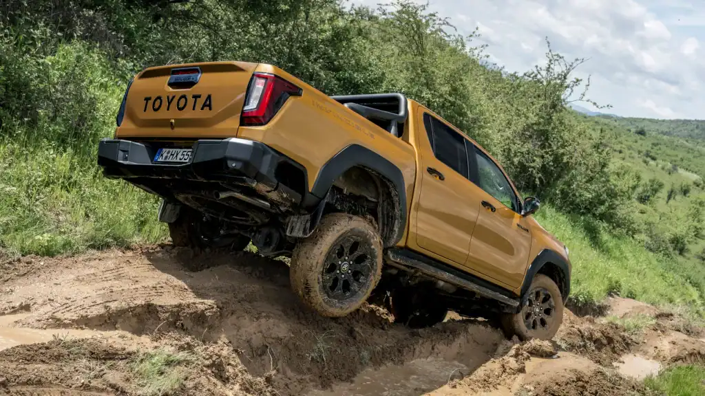toyota hilux arazi
