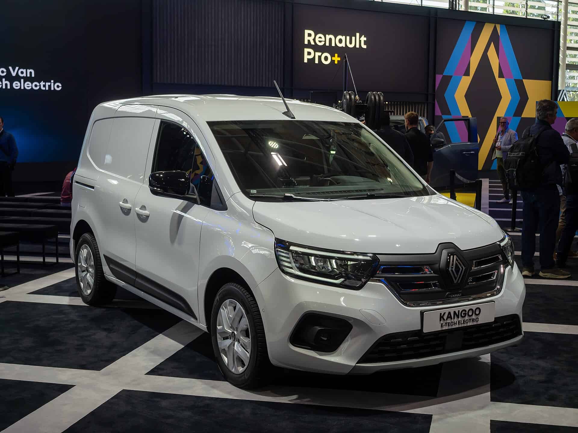 Fiat Doblo vs Renault Kangoo 2026: Hafif Ticari Karşılaştırması 4 Renault Kangoo 2026 karşılaştırma görseli