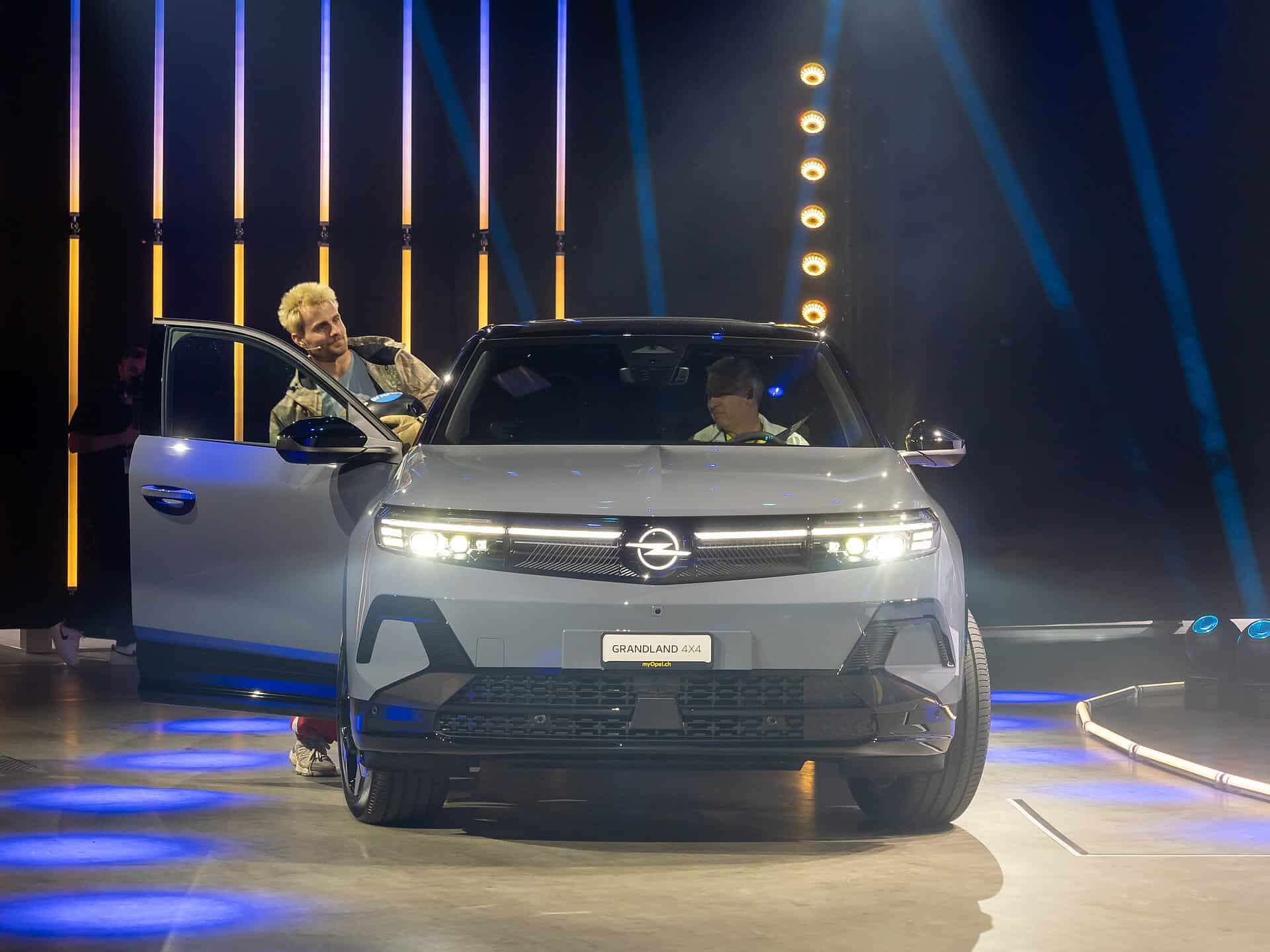 Opel Grandland mi Peugeot 3008 mi? 2026 Kapsamlı Karşılaştırma 3 Opel Grandland 2026 karşılaştırma görseli