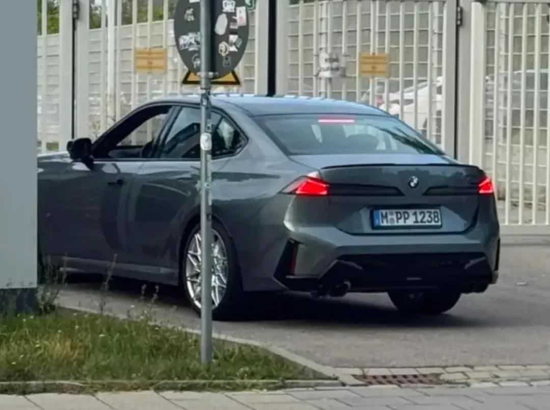 Sekizinci Nesil Yeni BMW 3 Serisi Tamamen Çıplak Yakalandı görsel 3