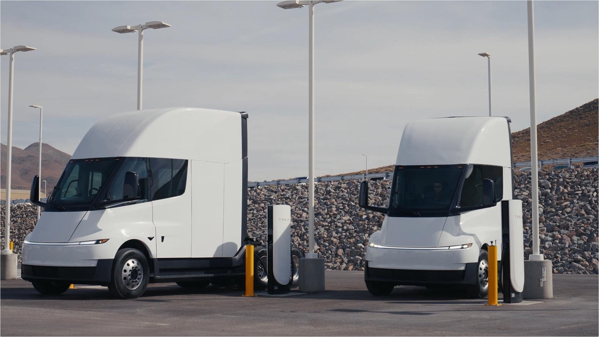 Tesla Semi Teslimatları Hız Kazandı: Elektrikli Ağır Vasıta Sektöründe Neler Değişiyor? 4 Tesla Semi Teslimatları Hız Kazandı: Elektrikli Ağır Vasıta Sektöründe Neler Değişiyor? görsel 2