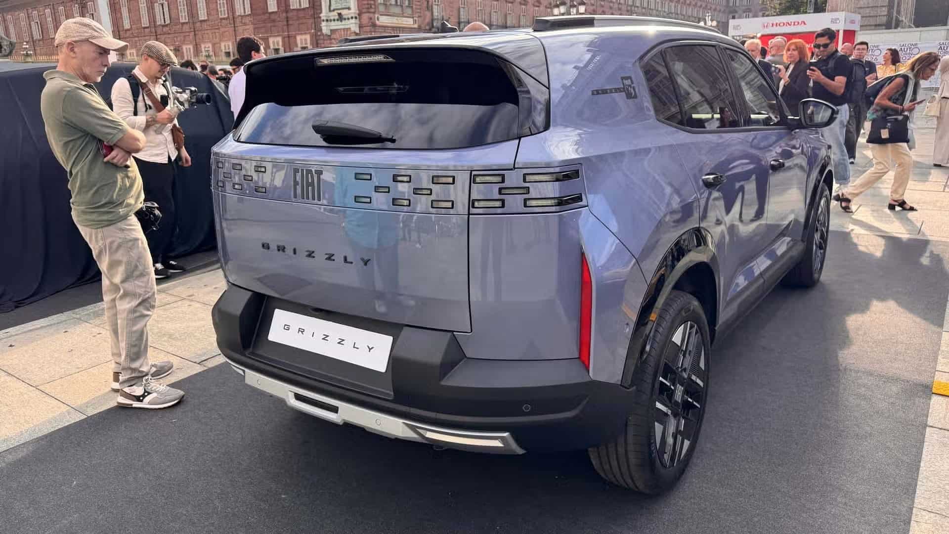 Yeni Fiat Grizzly'nin Arka Tasarımı Otomobil Dünyasını İkiye Böldü 7 Yeni Fiat Grizzly'nin Arka Tasarımı Otomobil Dünyasını İkiye Böldü görsel 5