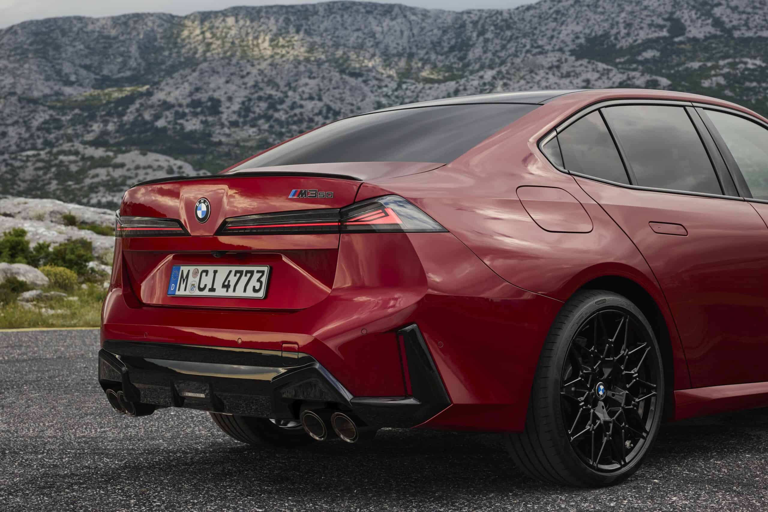 Yeni Nesil Benzinli BMW 3 Serisi Tanıtıldı: 6 Silindir ve Drift Modu Sahne Alıyor görsel 4