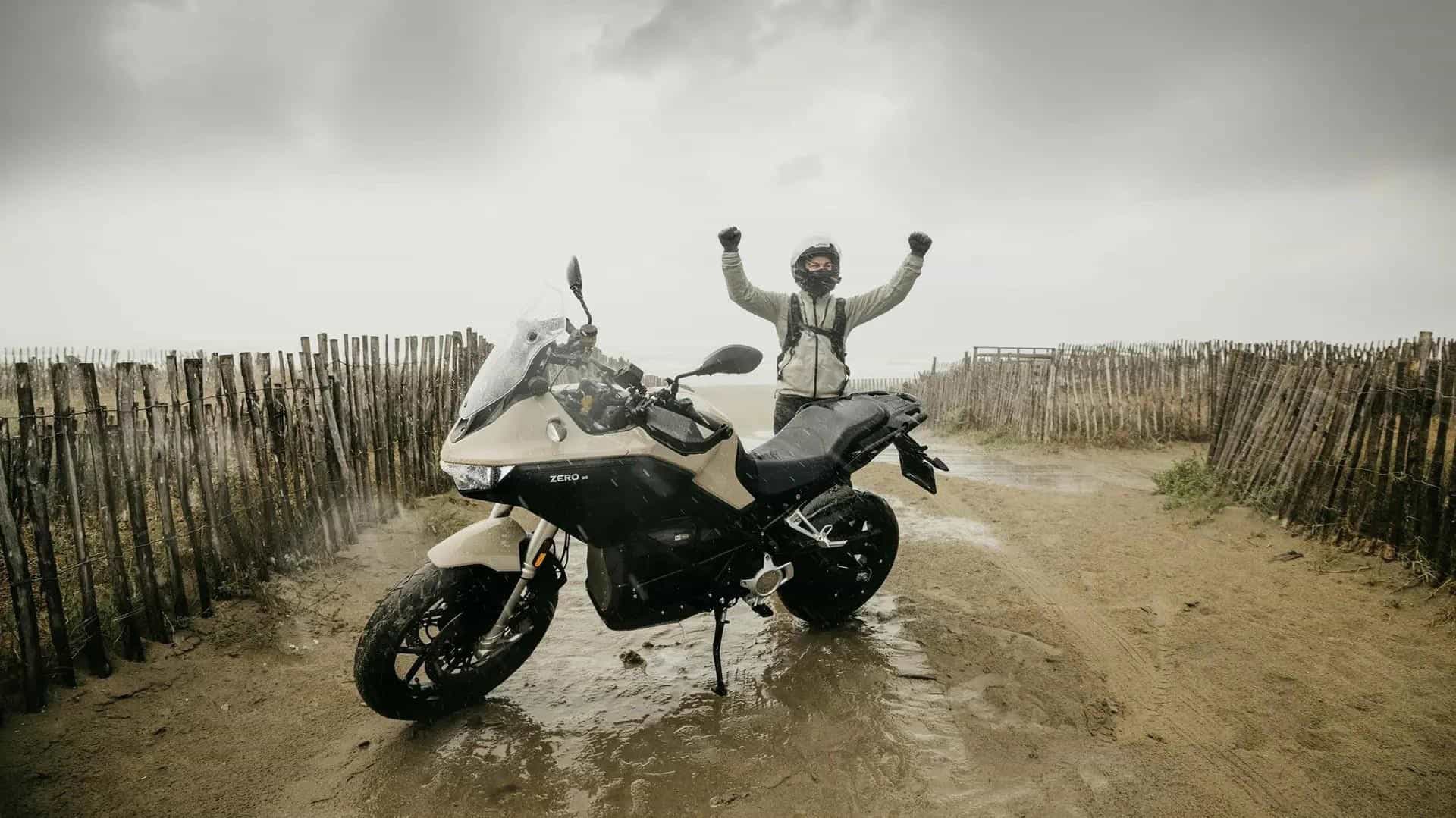 Elektrikli Motosikletlerde Menzil Rekoru Yeniden Yazıldı: Tek Şarjla 436 Kilometre 4 Elektrikli Motosikletlerde Menzil Rekoru Yeniden Yazıldı: Tek Şarjla 436 Kilometre görsel 2