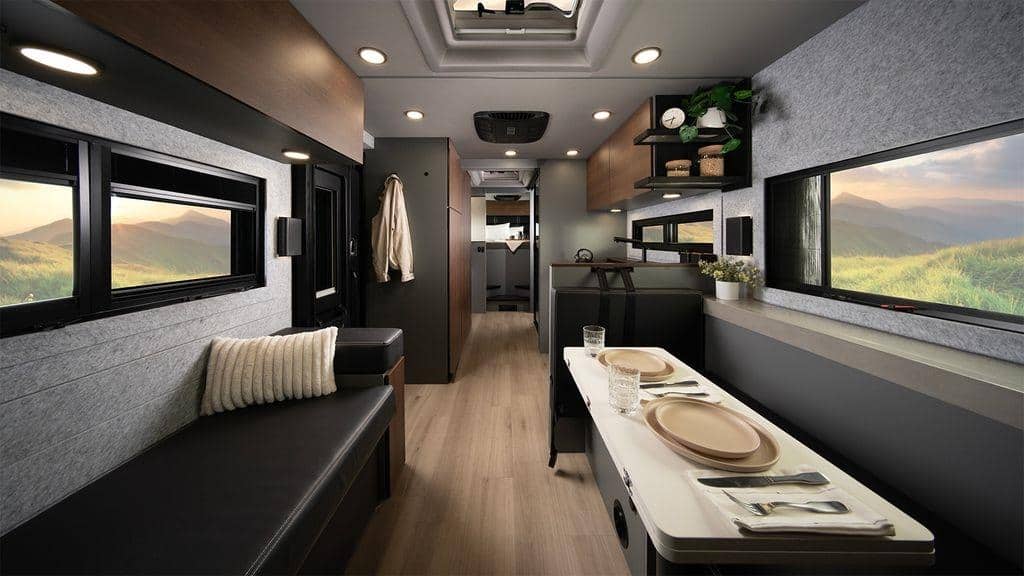 Elektrikli ve Menzil Uzatıcılı Lüks Karavan: Entegra Embark görsel 4