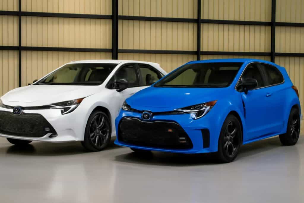 Honda Civic ve Toyota Corolla karşılaştırma kapağı