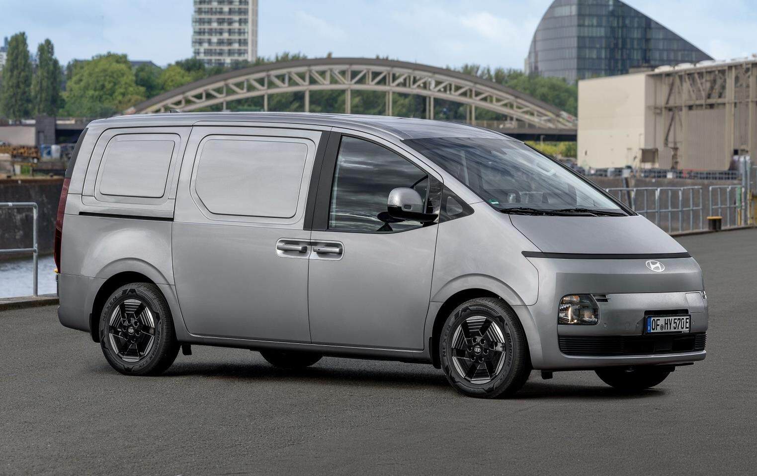 Hyundai'den Elektrikli Hafif Ticari Hamlesi: Yeni STARIA Cargo Görücüye Çıktı 4 Hyundai'den Elektrikli Hafif Ticari Hamlesi: Yeni STARIA Cargo Görücüye Çıktı görsel 2