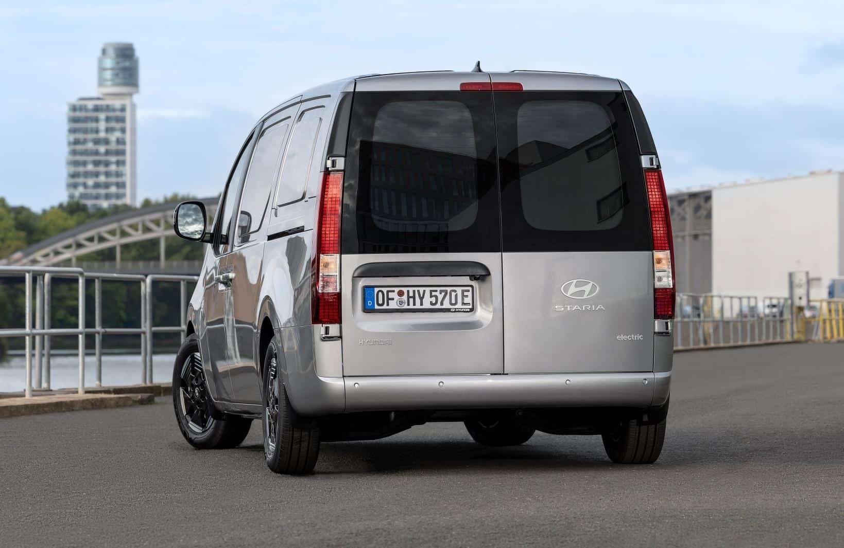 Hyundai'den Elektrikli Hafif Ticari Hamlesi: Yeni STARIA Cargo Görücüye Çıktı 5 Hyundai'den Elektrikli Hafif Ticari Hamlesi: Yeni STARIA Cargo Görücüye Çıktı görsel 3