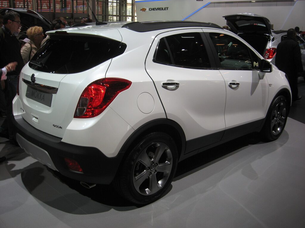 Opel Mokka İnceleme: Alman Tarzı B-SUV Ne Sunuyor? 2 Opel Mokka 2. nesil dış görünüm