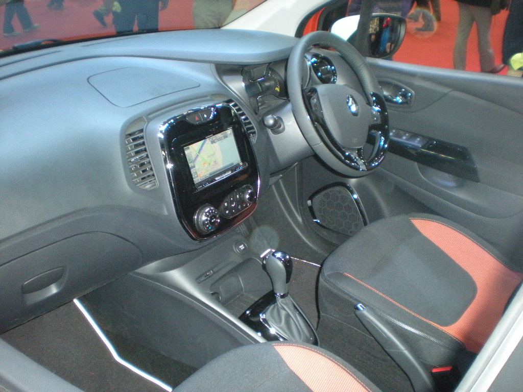 Renault Captur güncel kasa dış görünüm