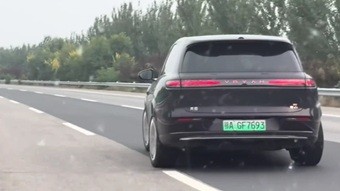 Otoyolda Saatte 100 Km Hızla Çapraz İlerleyen Çinli SUV Gündem Oldu görsel 3