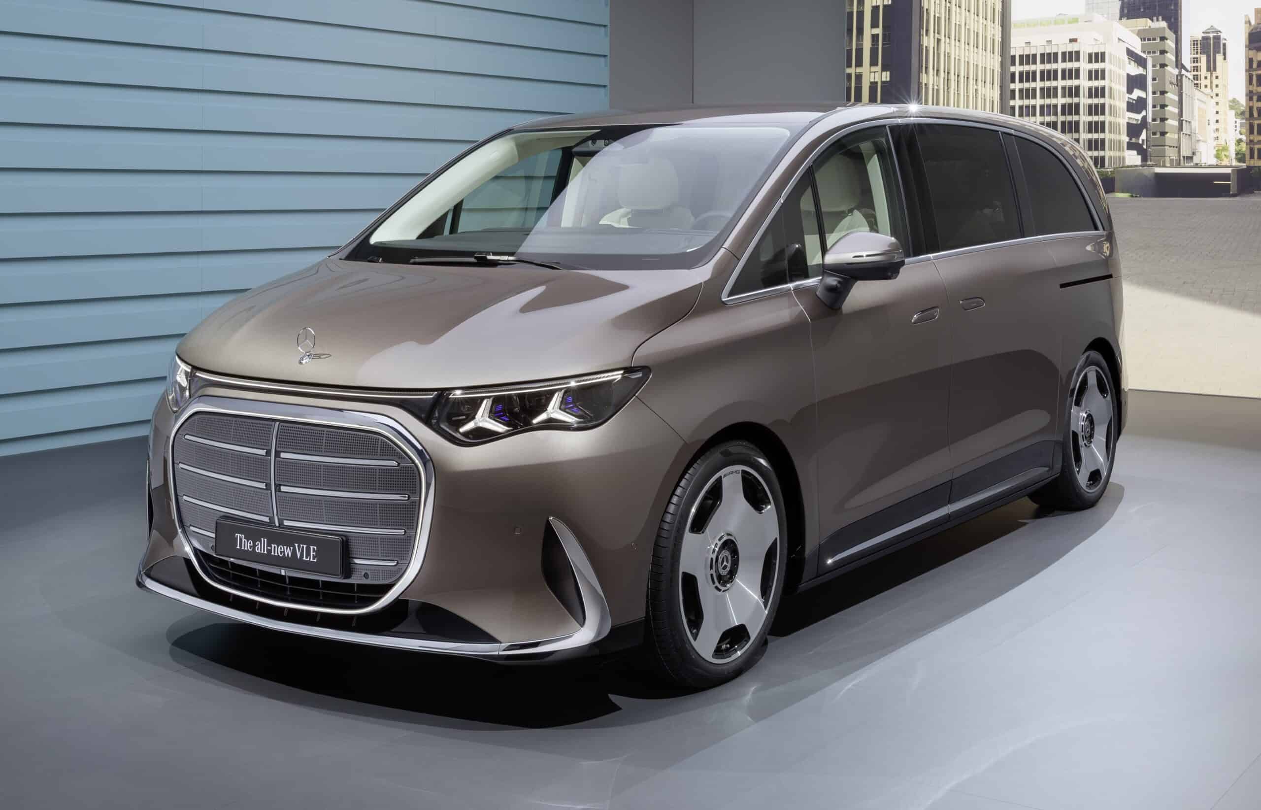Paris Otomobil Fuarı'nda Küçük Çocuğun Lüks Mercedes VLE ile Duvara Çarpması Güvenlik Tartışması Yarattı 5 Paris Otomobil Fuarı'nda Küçük Çocuğun Lüks Mercedes VLE ile Duvara Çarpması Güvenlik Tartışması Yarattı görsel 3