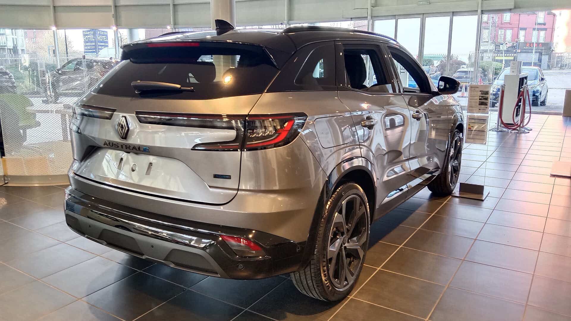 Renault Austral mı Nissan Qashqai mı? 2026 Karşılaştırması 3 Renault Austral güncel kasa dış görünüm