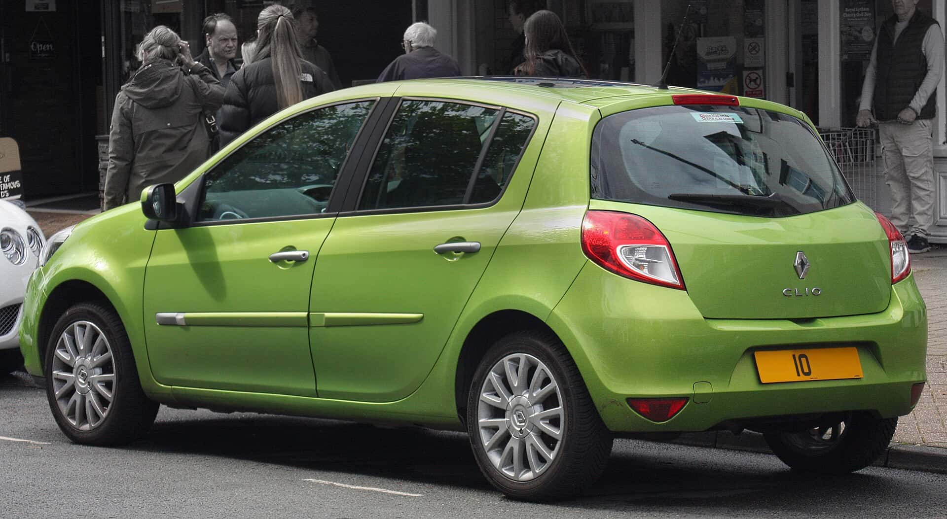 Renault Clio vs Volkswagen Polo (2026): Hangi B Hatchback? 3 Renault Clio güncel kasa dış görünüm