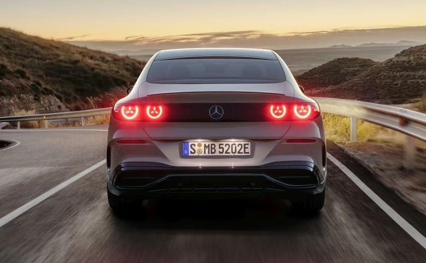 Tamamen Elektrikli Mercedes C-Serisi Türkiye'de: Fiyatı ve Özellikleri 8 Tamamen Elektrikli Mercedes C-Serisi Türkiye'de: Fiyatı ve Özellikleri görsel 6