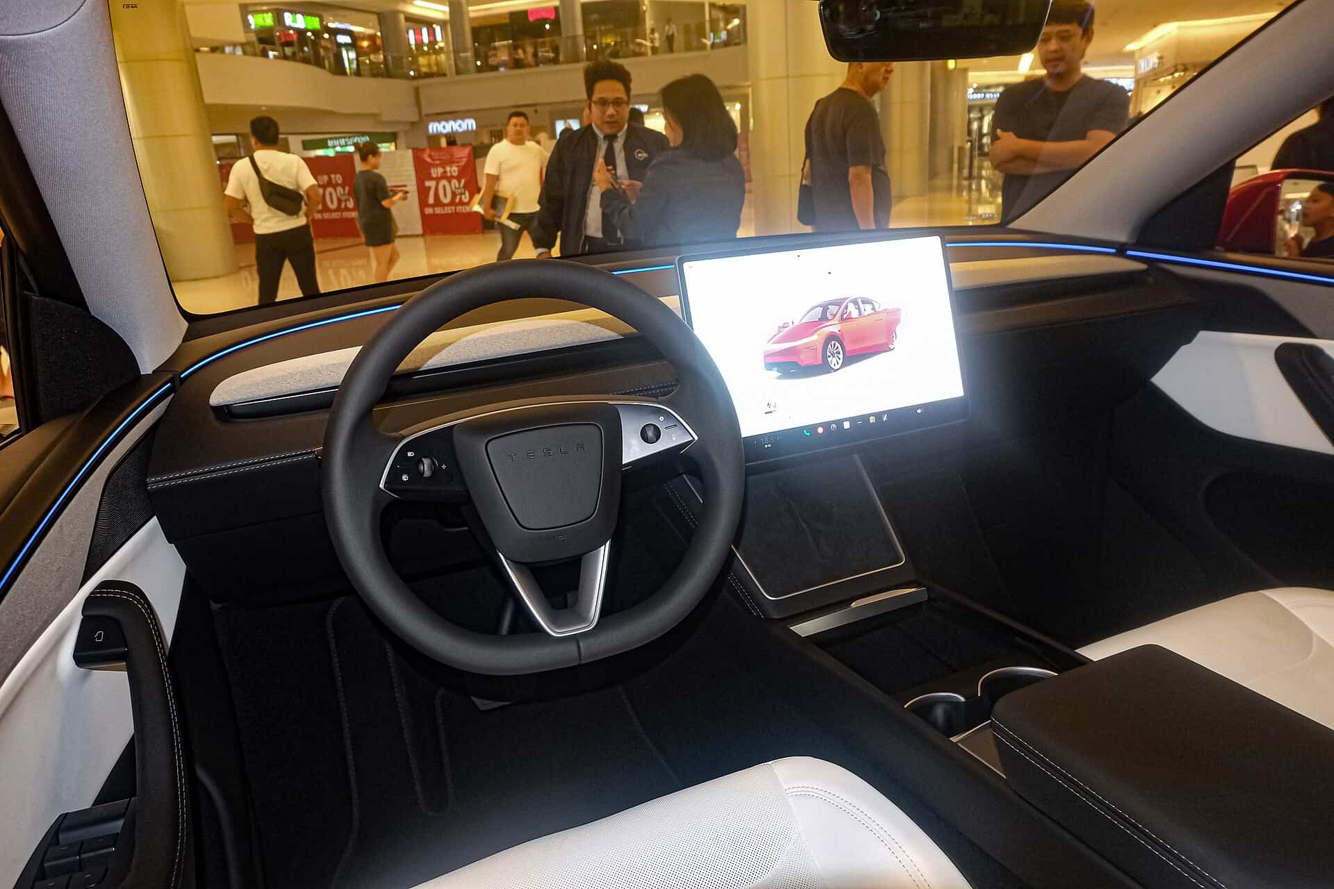 Tesla Model Y güncel kasa dış görünüm