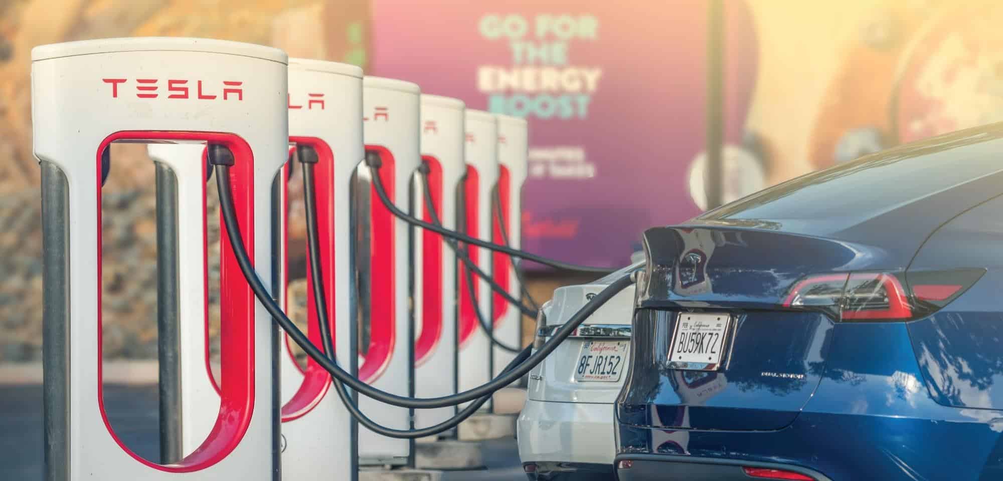 Tesla'dan Hayati Güncelleme: Şarj Halindeyken Kaçış Özelliği Devrede görsel 2
