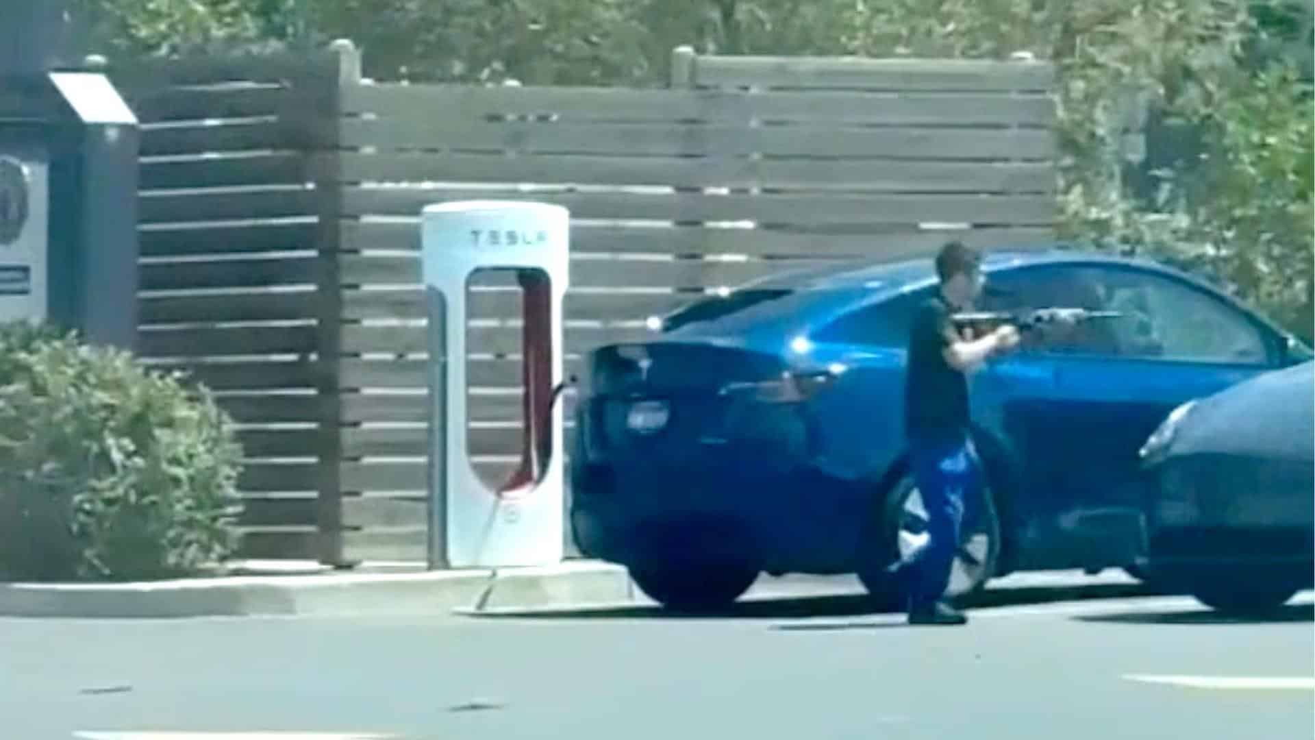 Tesla'dan Hayati Güncelleme: Şarj Halindeyken Kaçış Özelliği Devrede görsel 3