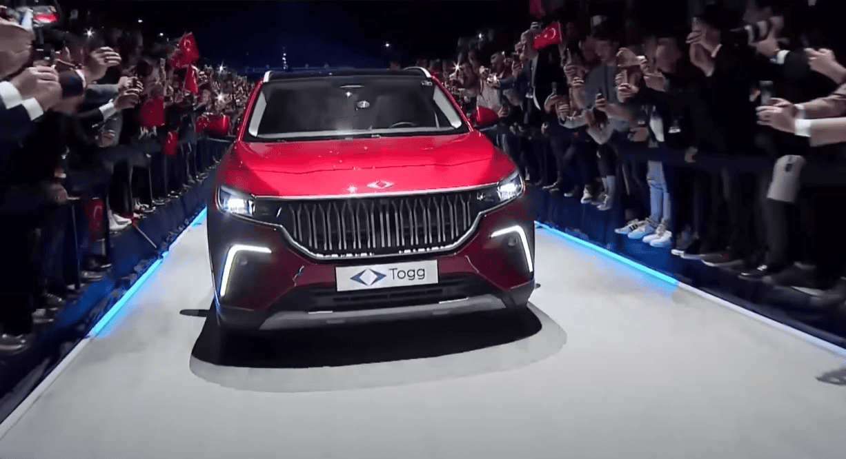 Togg T10X İnceleme: Türkiye'nin Elektrikli SUV'u Alınır mı? 3 Togg T10X 2024+ dış görünüm