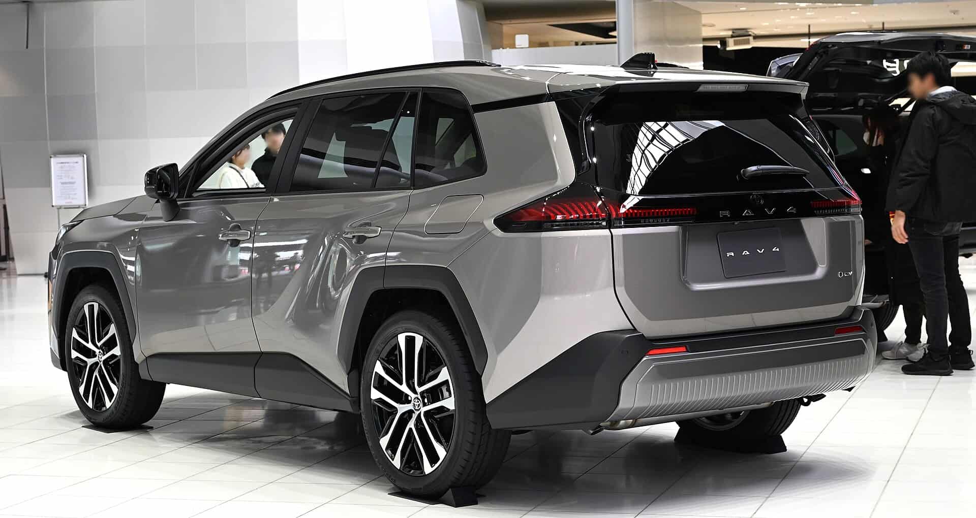 Toyota RAV4 5. nesil dış görünüm
