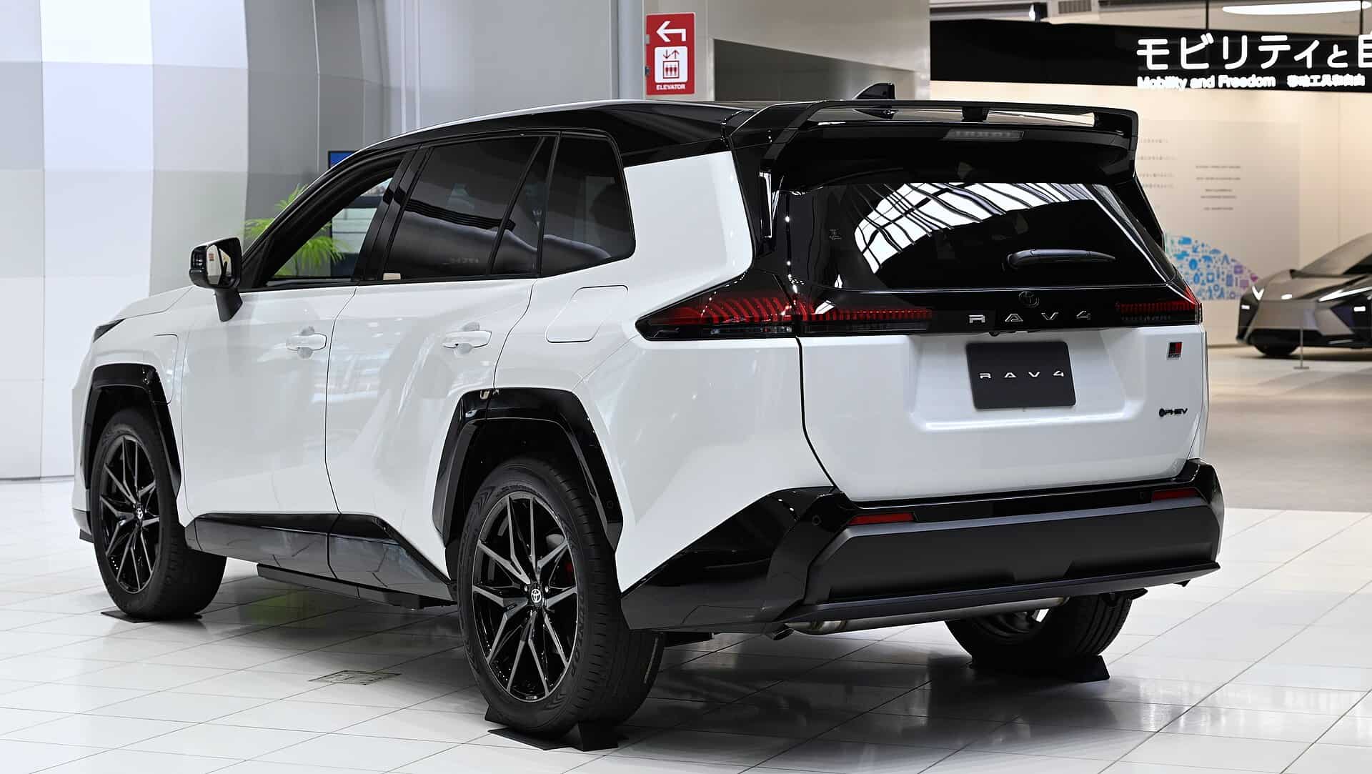 Toyota RAV4 5. nesil dış görünüm