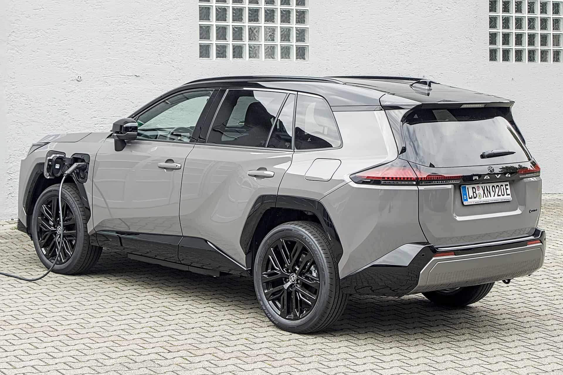 Toyota RAV4 5. nesil dış görünüm