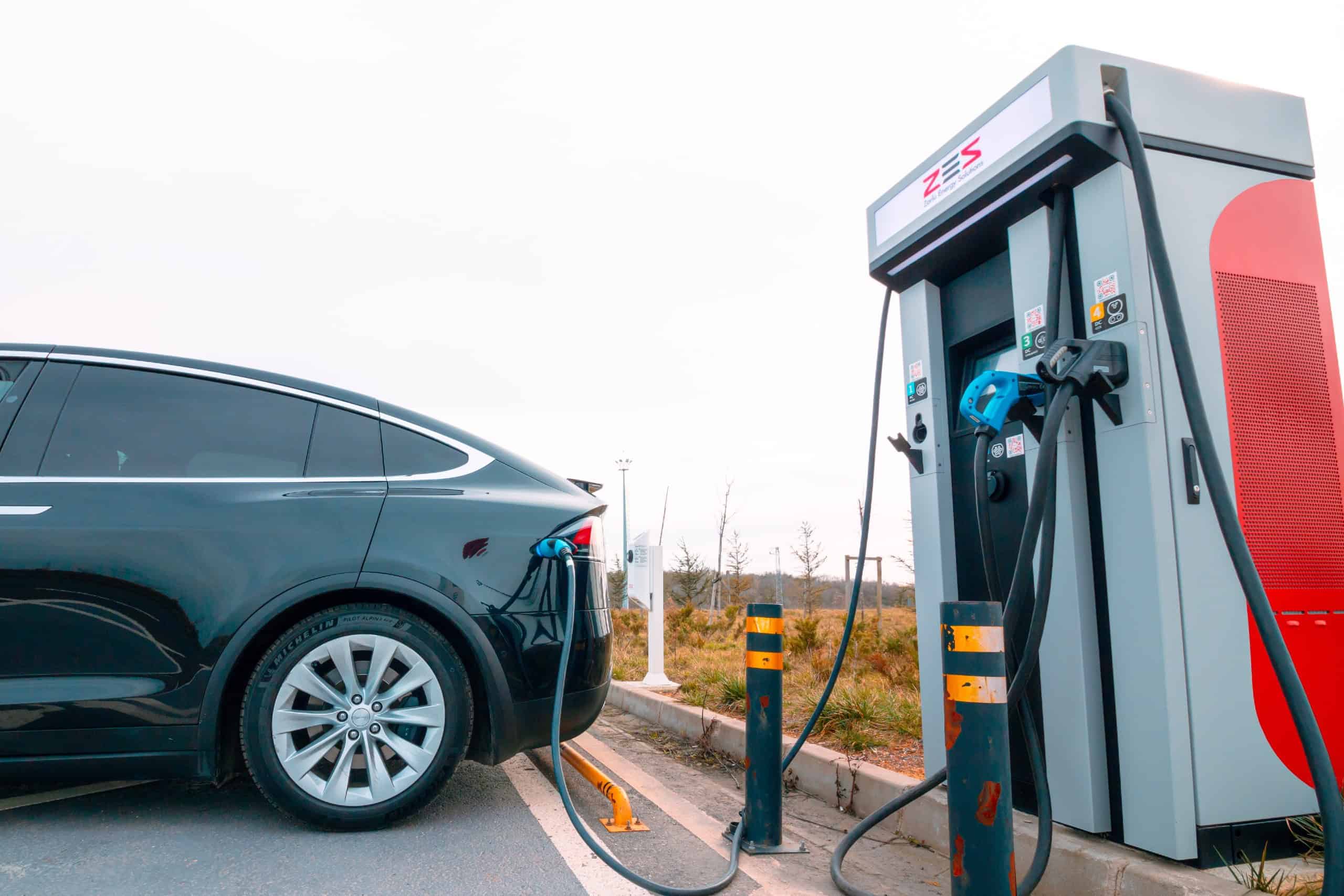Zorlu Enerji, Türkiye'nin En Yaygın Elektrikli Araç Şarj Ağı ZES'in Payını Satıyor görsel 2